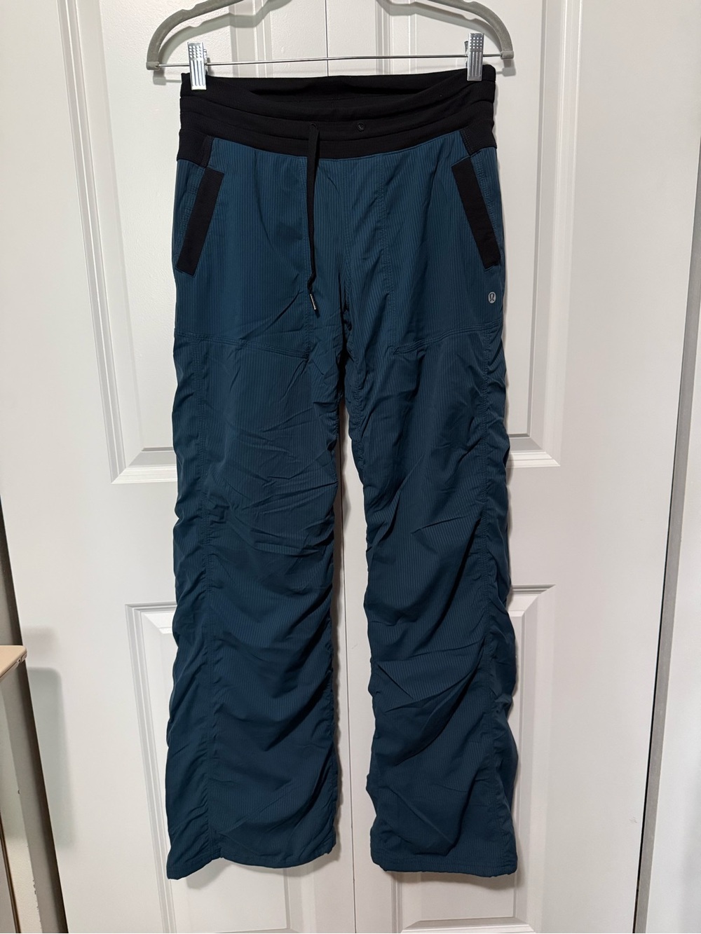 lululemon athletica Double Lined Teal Dance Studios - size 4